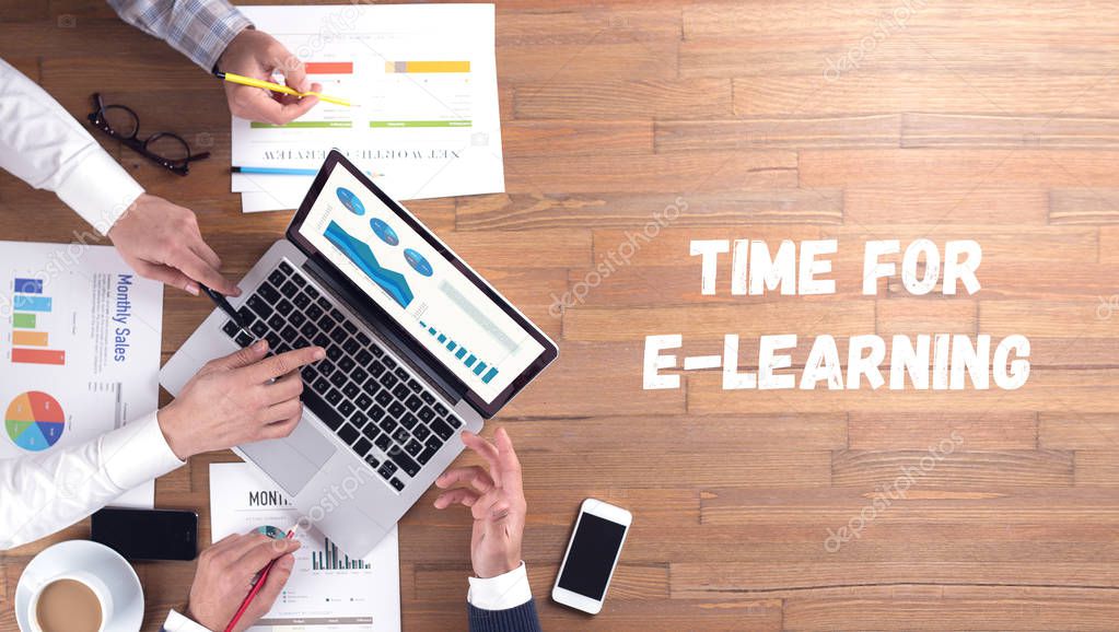TIME FOR E-LEARNING CONCEPT