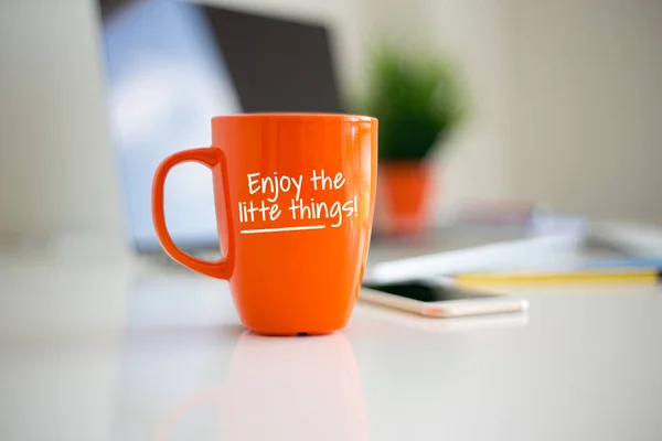 Profitez de la tasse de café Little Things — Photo