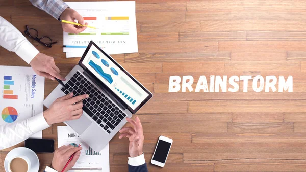 Brainstorm woord concept op Bureau achtergrond — Stockfoto