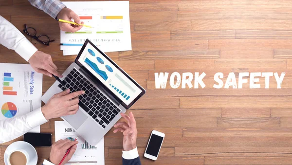 Arbete säkerhet ordet koncept på skrivbord bakgrund — Stockfoto