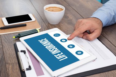 Adam gösteren Tablet ekran 