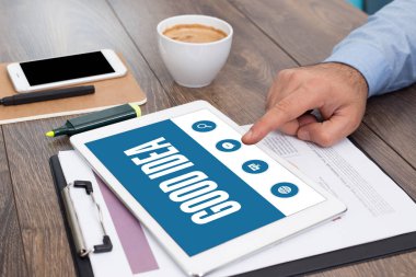 Adam gösteren Tablet ekran