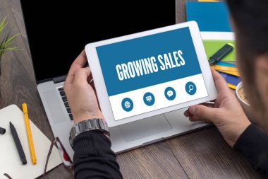 Adam gösteren Tablet ekran