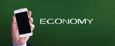 akıllı telefon elinde 