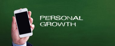 akıllı telefon elinde 