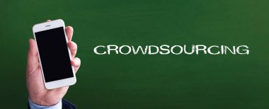 akıllı telefon elinde  