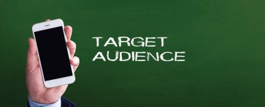 akıllı telefon elinde 