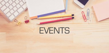 İş çalışma alanı ahşap arka plan üzerinde kavramı ile