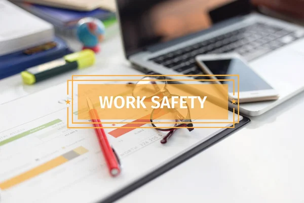 CONCEPTO: SEGURIDAD DE TRABAJO — Foto de Stock