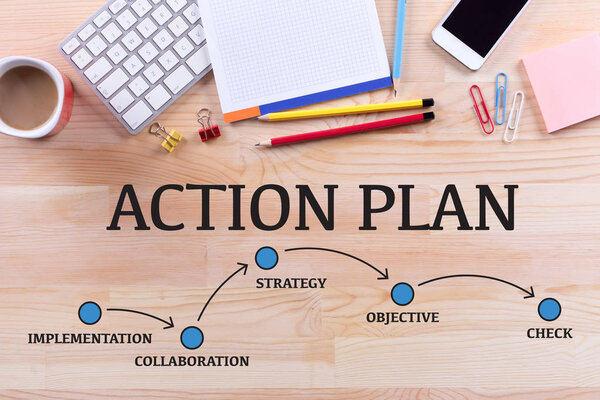 офисный стол и буквы
