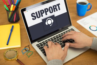 destek metin üstünde perde ile dizüstü bilgisayar