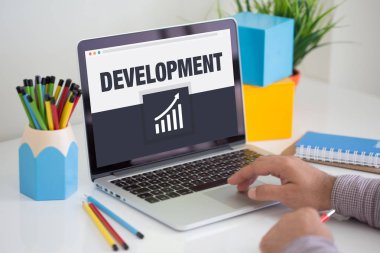 Konsept dizüstü bilgisayar ekranında