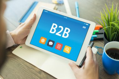 İnsan elinde Tablet