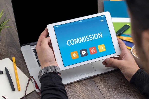 Komisyon kavramı Tablet — Stok fotoğraf