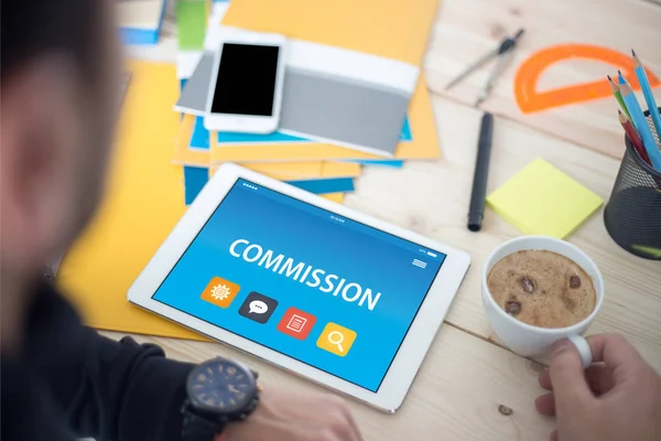 Kommissionen koncept på surfplatta — Stockfoto