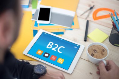 İnsan elinde Tablet