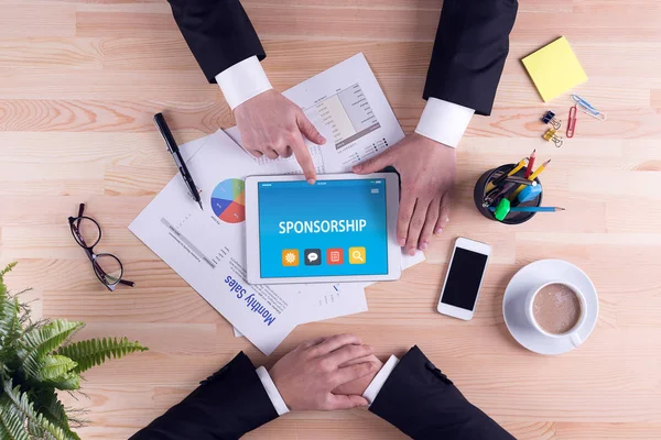 CONCEZIONE DI SPONSORIZZAZIONE SU PC DA TAVOLA — Foto Stock