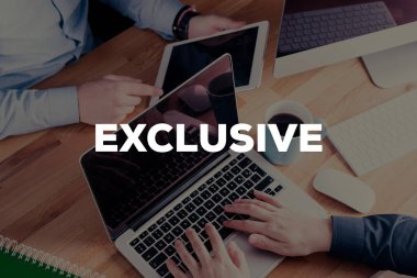 İşadamları el araçları kullanma.