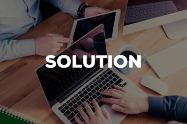 İşadamları el araçları kullanma.