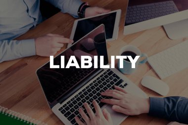 İşadamları el araçları kullanma.