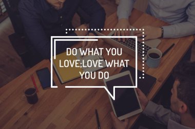 ofiste çalışan iş adamları  