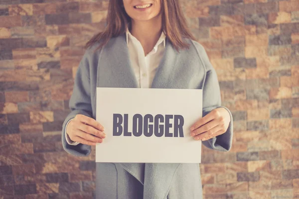 Vrouw presentatie van Blogger Concept — Stockfoto