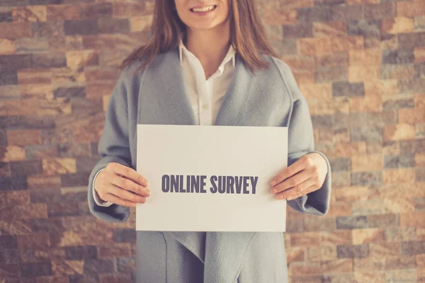 Woman presenting ONLINE SURVEY CONCEPT — Stock Photo, Image