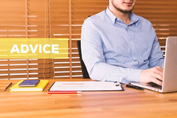 Man using laptop — Stock Photo, Image