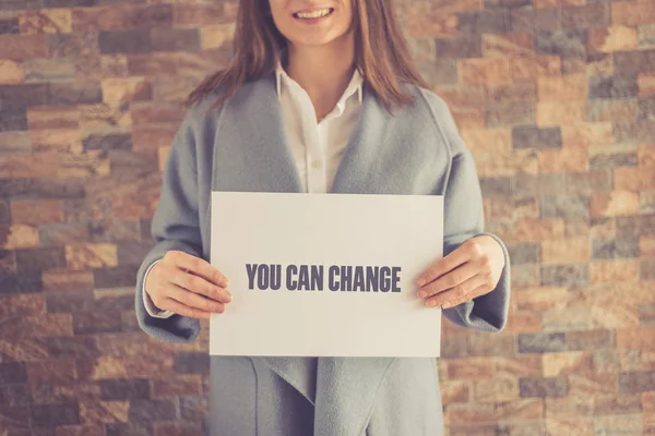 Femeie care vă prezintă vă poate schimba CONCEPT — Fotografie, imagine de stoc
