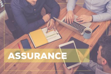 İşadamları gadget'lar ile çalışma