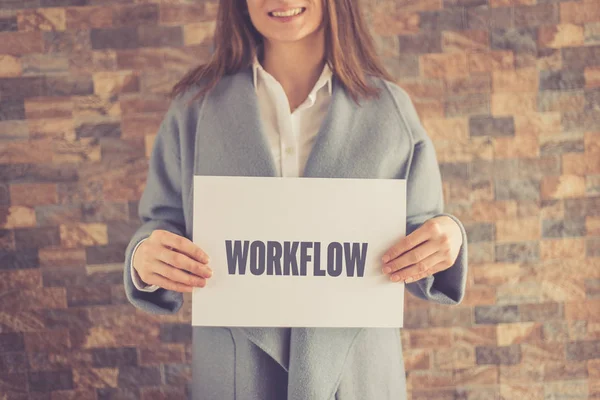 Vrouw presenteren Workflow Concept — Stockfoto