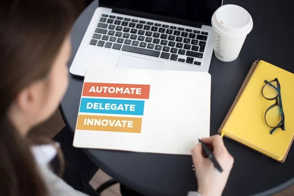 Automatisieren Delegieren innovatives Konzept — Stockfoto
