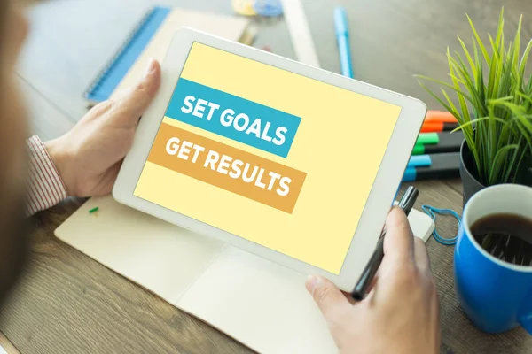 SET GOALS GET RESULTS CONCEPT