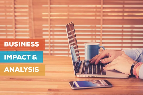 ビジネスへの影響と分析の概念 — ストック写真