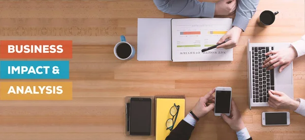 ビジネスへの影響と分析の概念 — ストック写真