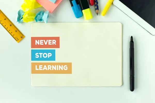 NEVER STOP LEARNING CONCEPT — Stock fotografie