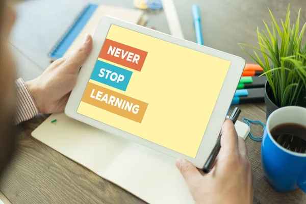 NEVER STOP LEARNING CONCEPT — 图库照片