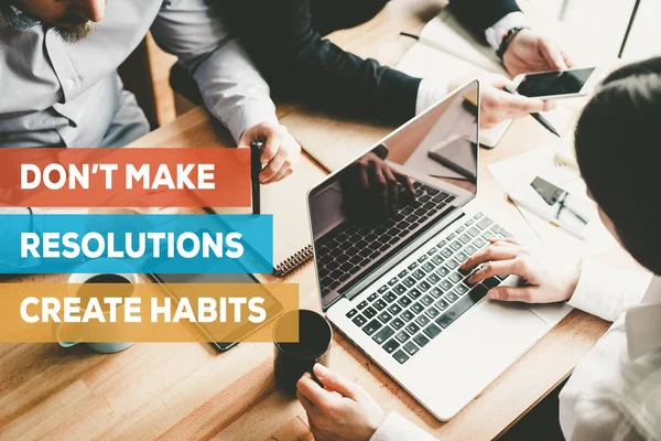 JANGAN MEMBUAT RESOLUTIONS CREATE HABITS — Stok Foto