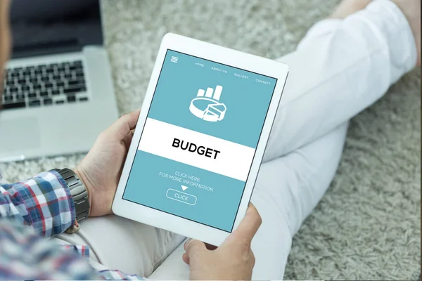 Budget-konceptet på skärmen — Stockfoto