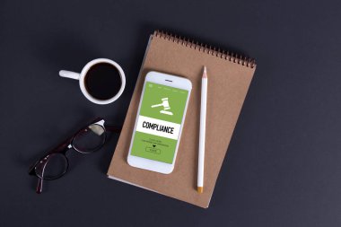 Uyum kavramı ekranda 