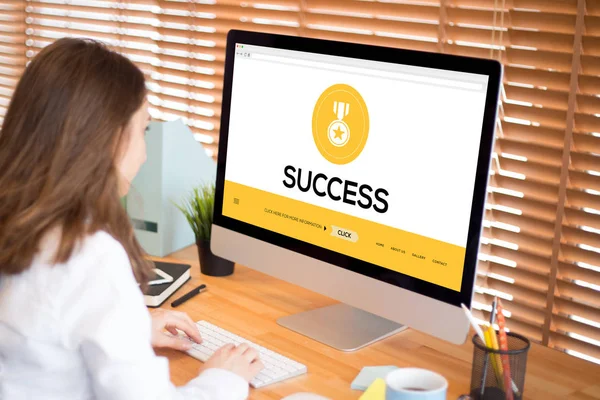 SUCCESS CONCEPT on screen — Stock Photo, Image