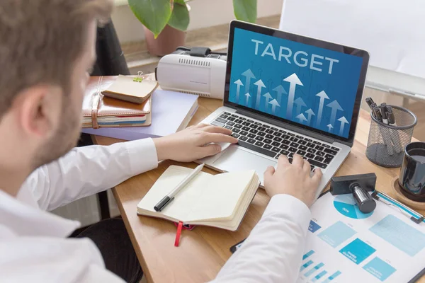 Konzept auf dem Bildschirm des Laptops — Stockfoto