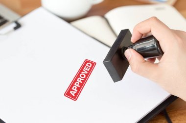  beyaz kağıt üzerine damga 