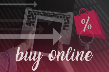  Tablet kullanan adam 