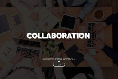 Kavram. Masa başında çalışan iş adamları 