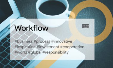 Masa laptop ve kahve Kupası 