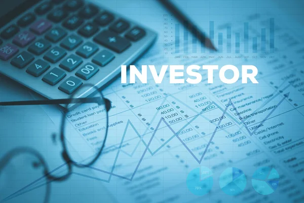 Miniräknare, Glasögon och diagram — Stockfoto