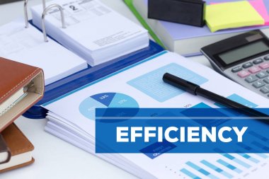Belgeler, kalem, hesap makinesi, notebook Masası