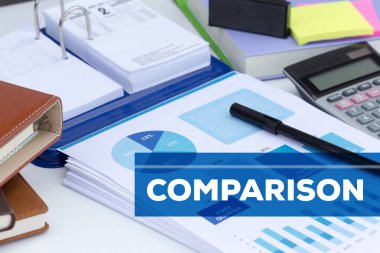 Belgeler, kalem, hesap makinesi, notebook Masası