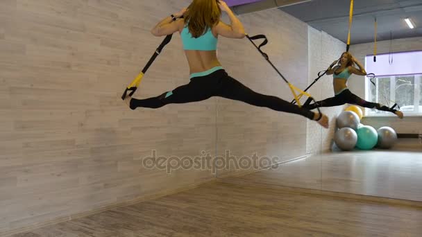 Young beautiful girl delat stretching, sit down on a twine. — Stock Footage Young beautiful girl delat stretching, sit down on a twine. Royalty Free Stock Video